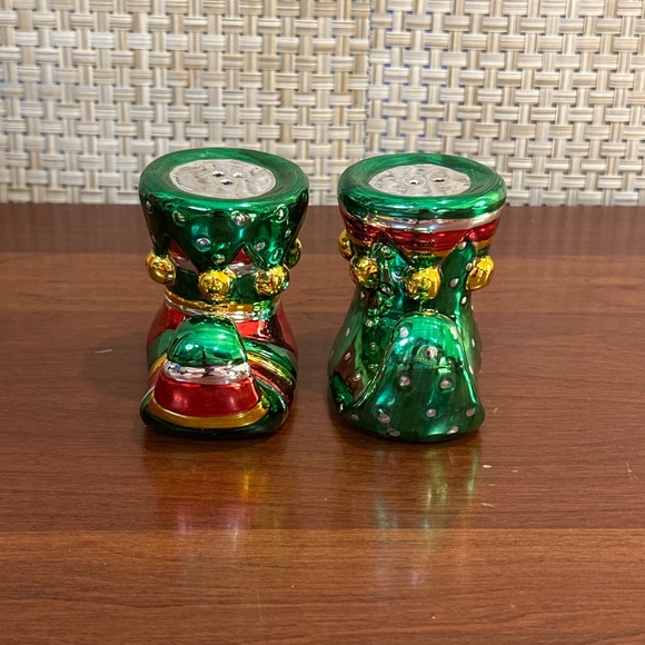 🎄🌟HP🌟VTG 2000s Christmas Elf Shoes Salt & Pepper Shakers by Boston Warehouse - Picture 3 of 8